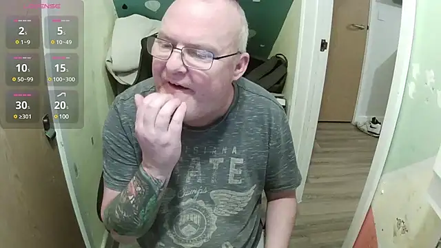 Snapshot of FriendlyDave chatting on March 13, 6:56 pm FriendlyDave online show from March 13, 6:56 pm