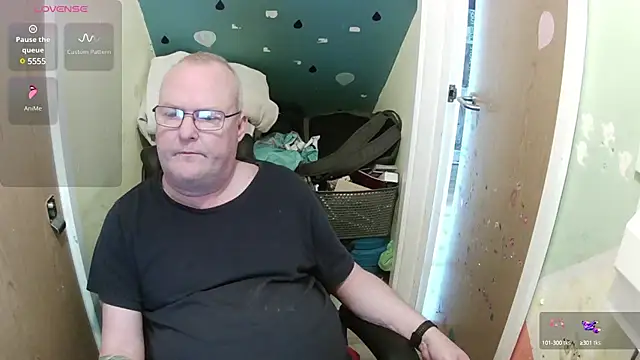 Snapshot of FriendlyDave chatting on March 18, 8:58 am FriendlyDave online show from March 18, 8:58 am