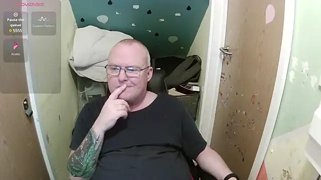 Snapshot of FriendlyDave chatting on March 18, 6:48 pm FriendlyDave online show from March 18, 6:48 pm