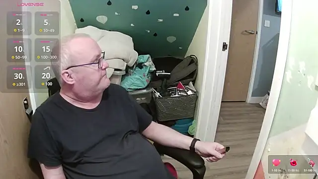 Snapshot of FriendlyDave chatting on March 19, 6:55 pm FriendlyDave online show from March 19, 6:55 pm