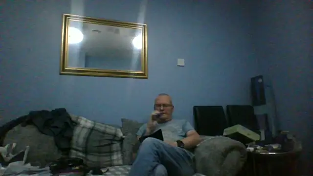 Snapshot of FriendlyDave chatting on November 29, 7:00 am FriendlyDave online show from November 29, 7:00 am