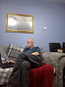 Snapshot of FriendlyDave chatting on January 14, 8:20 am FriendlyDave online show from January 14, 8:20 am