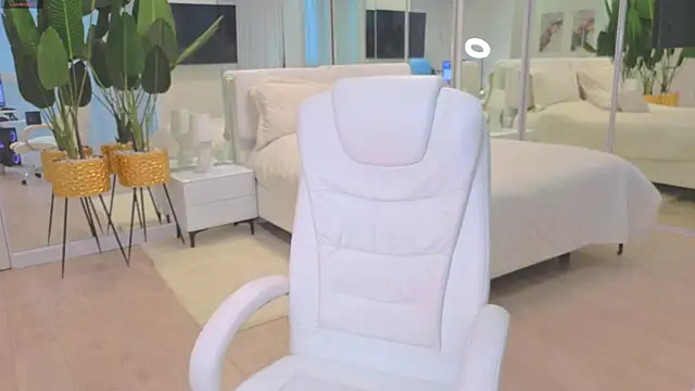 Snapshot of wowEva chatting on November 15, 9:50 am wowEva online show from November 15, 9:50 am