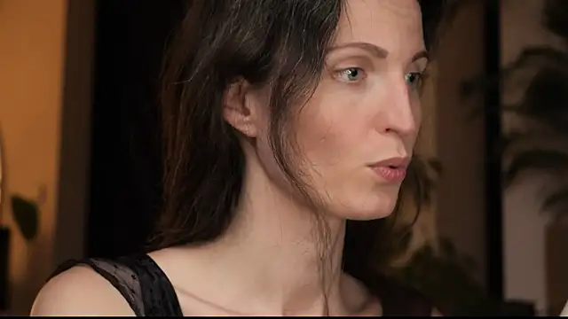 yulladao online show from October 4, 6:50 pm