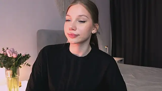 MiaKeler online show from April 4, 9:01 pm