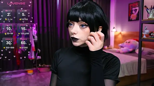 HolliWould  online show from January 17, 5:56 am