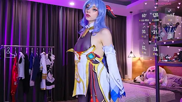 HolliWould  online show from February 17, 10:56 am