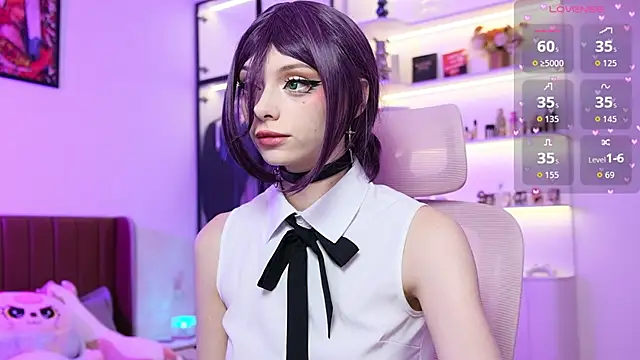 HolliWould  online show from April 1, 10:38 am