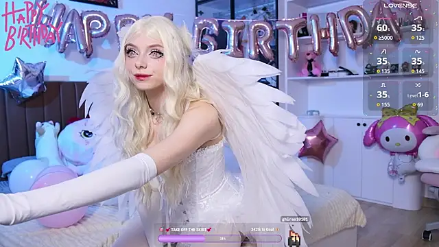 HolliWould  online show from April 10, 12:54 pm