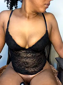 Snapshot of sweetestval chatting on October 17, 4:59 am sweetestval online show from October 17, 4:59 am