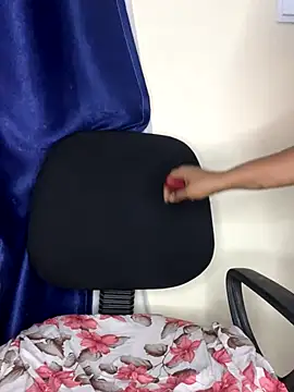 Snapshot of sweetestval chatting on November 6, 6:03 am sweetestval online show from November 6, 6:03 am