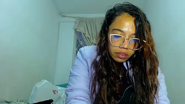 Snapshot of AmaraRoberts420 chatting on December 7, 9:44 pm AmaraRoberts420 online show from December 7, 9:44 pm