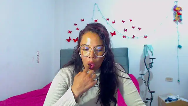 Snapshot of AmaraRoberts420 chatting on March 18, 10:37 pm AmaraRoberts420 online show from March 18, 10:37 pm