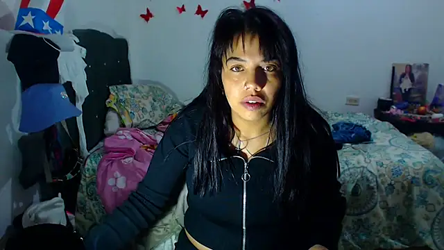 Snapshot of AmaraRoberts420 chatting on October 2, 11:56 pm AmaraRoberts420 online show from October 2, 11:56 pm