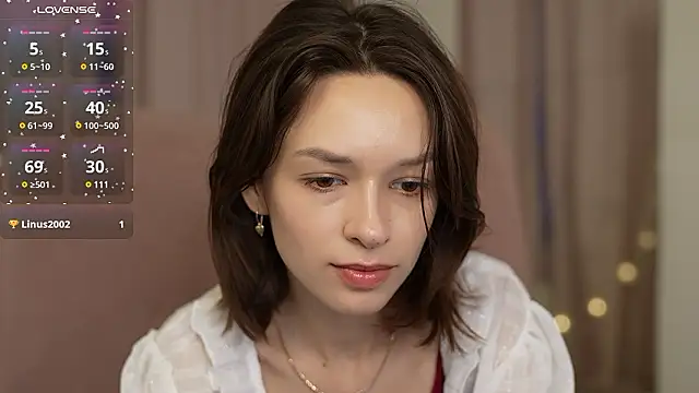 Snapshot of VivianLy_ chatting on December 3, 10:39 am VivianLy online show from December 3, 10:39 am