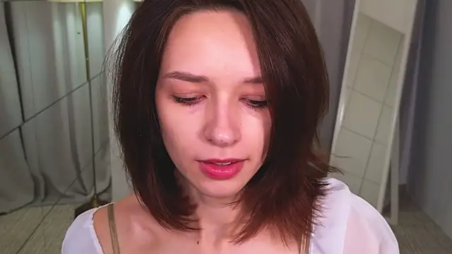 Snapshot of VivianLy_ chatting on December 27, 11:28 am VivianLy online show from December 27, 11:28 am