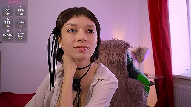 VivianLy  online show from March 9, 11:47 am