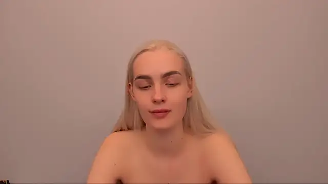 OliviaKisss online show from December 19, 9:00 pm