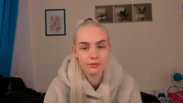OliviaKisss online show from April 25, 1:25 pm