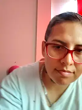 Snapshot of Yessi_rousse chatting on February 14, 6:23 am Yessi rousse online show from February 14, 6:23 am