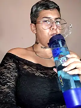 Snapshot of Yessi_rousse chatting on January 11, 11:32 pm Yessi rousse online show from January 11, 11:32 pm