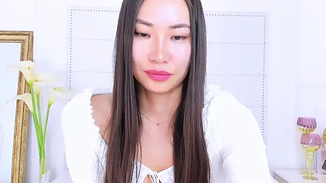 NaomiYuu online show from February 19, 6:00 am