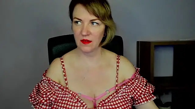 feliziaDesire online show from April 15, 1:29 pm