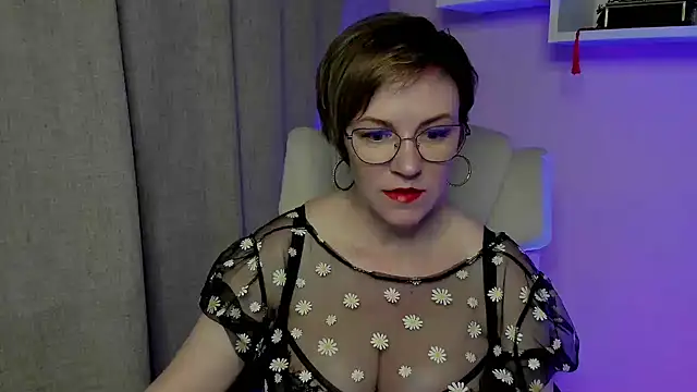feliziaDesire online show from June 4, 6:30 am