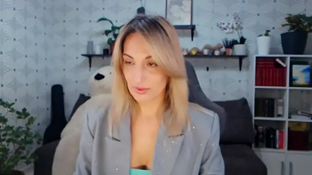 MillaXQueen online show from February 11, 3:50 pm