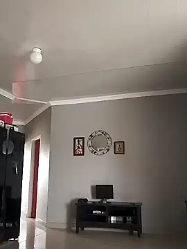 Snapshot of TheTwist chatting on February 17, 7:26 am TheTwist online show from February 17, 7:26 am