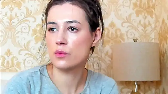 JuliaHunts online show from April 3, 3:59 am