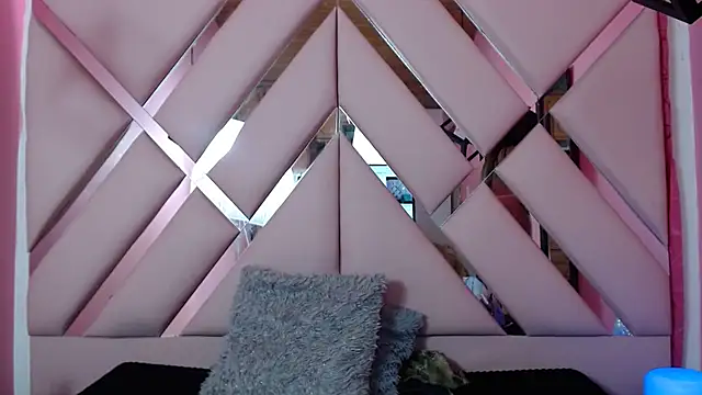 nathaly low1 online show from March 19, 1:07 pm