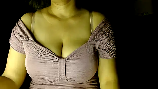 janifer001 online show from April 21, 1:53 am