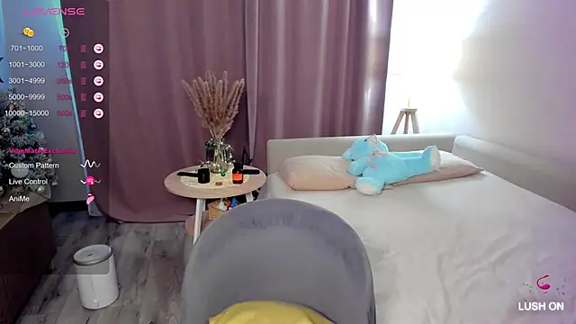 Snapshot of DannaEvan chatting on December 23, 7:17 am DannaEvan online show from December 23, 7:17 am