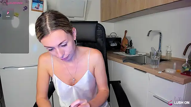 Snapshot of DannaEvan chatting on September 27, 2:22 pm DannaEvan online show from September 27, 2:22 pm