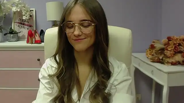 Snapshot of dirtyxEmily chatting on December 19, 10:45 am dirtyxEmily online show from December 19, 10:45 am