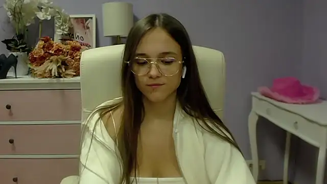 Snapshot of dirtyxEmily chatting on February 19, 10:45 am dirtyxEmily online show from February 19, 10:45 am