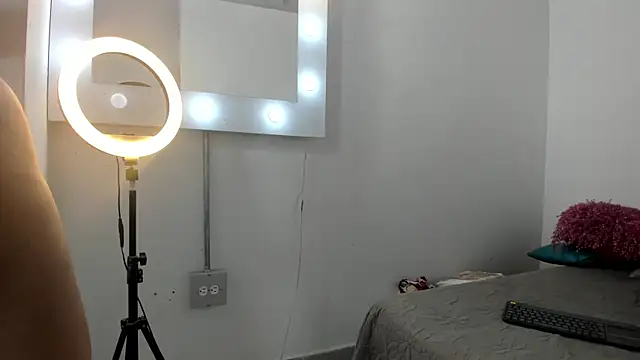 Snapshot of SEXXYLATINCOUPLE1 chatting on November 29, 10:18 am SEXXYLATINCOUPLE1 online show from November 29, 10:18 am