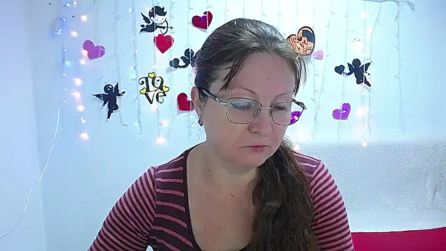 VanessaHotts online show from February 14, 6:45 am