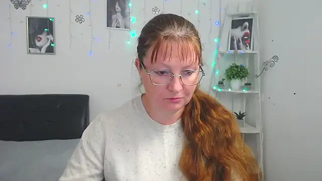 VanessaHotts online show from October 3, 7:16 am