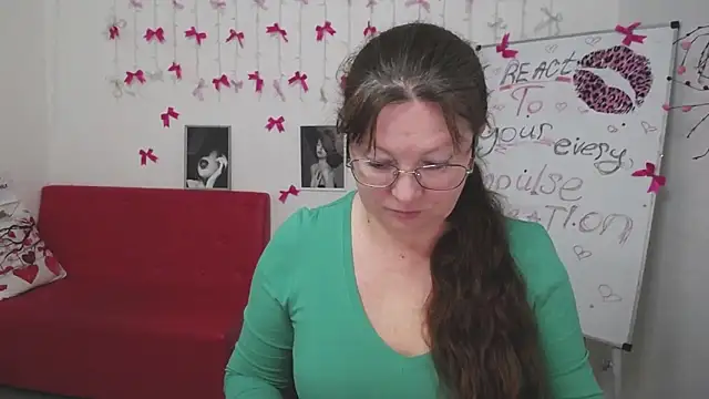 VanessaHotts online show from March 9, 6:06 am