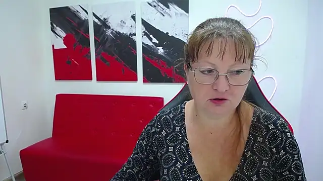 VanessaHotts online show from July 8, 5:01 am