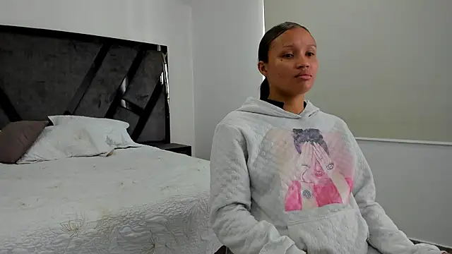 AnnieAndStefan online show from December 17, 12:54 pm