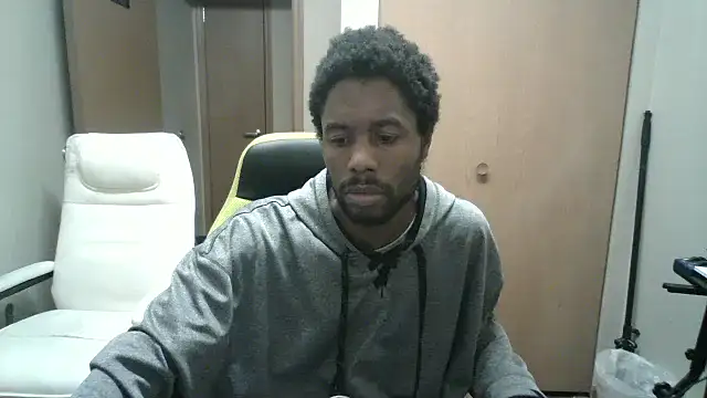 Kim and Dee online show from March 3, 9:37 am