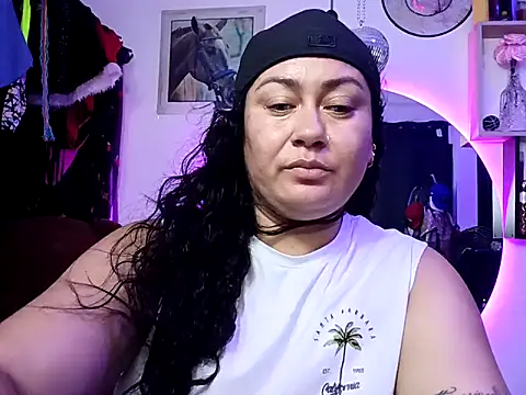 Snapshot of AliceFox_Milf chatting on March 29, 5:29 am AliceFox Milf online show from March 29, 5:29 am