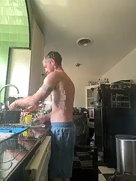 Snapshot of mandjpuff2 chatting on September 11, 7:25 pm mandjpuff2 online show from September 11, 7:25 pm