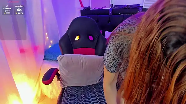 lonely shewolf online show from January 29, 8:35 pm