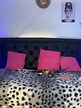 lonely shewolf online show from January 13, 6:13 pm