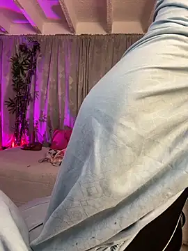 lonely shewolf online show from April 10, 3:39 pm