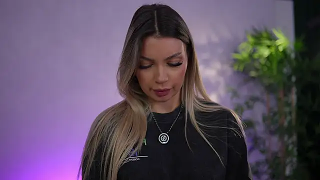 ArtTeasee online show from April 8, 5:29 am